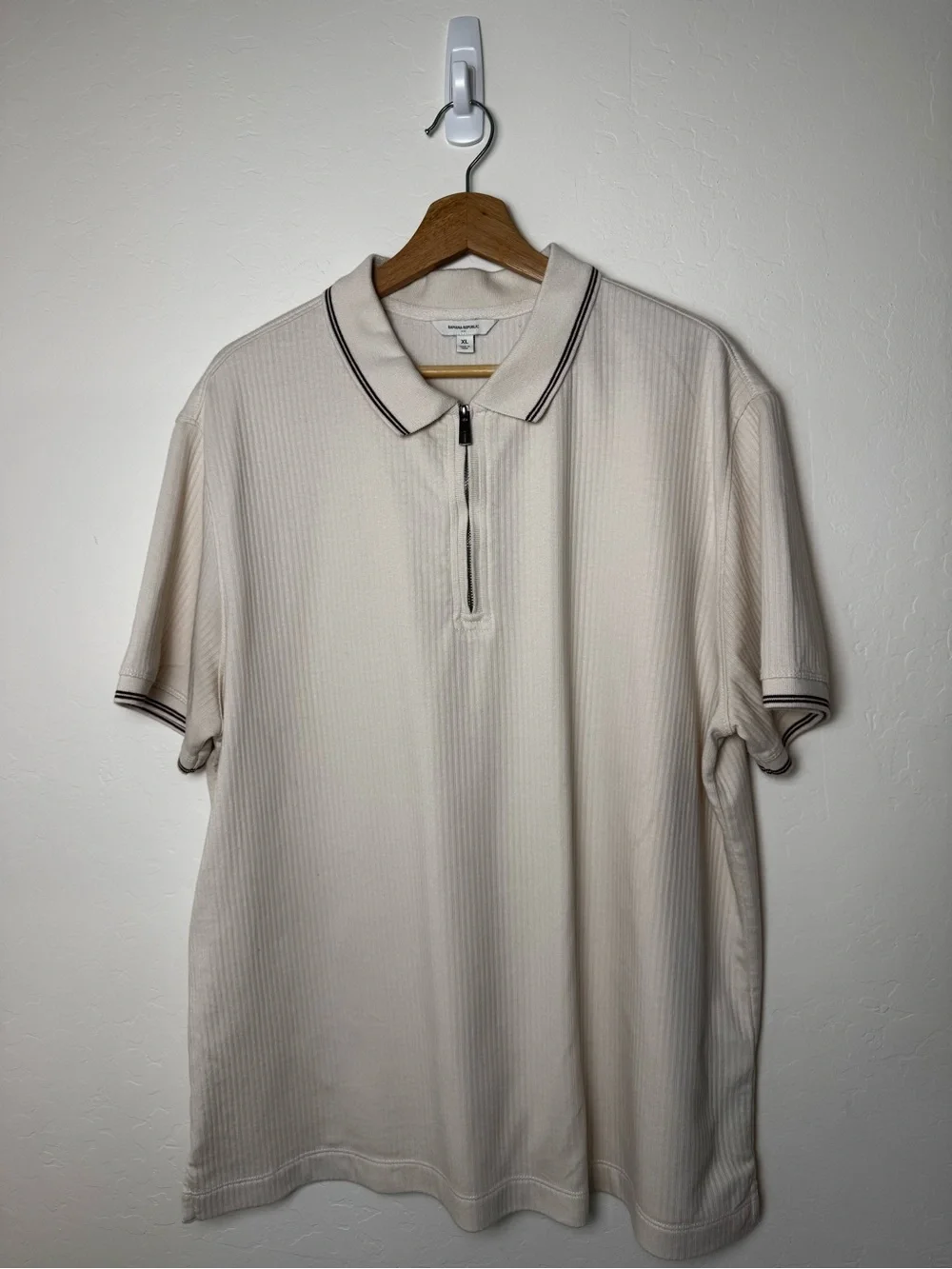 Banana Republic Cream Short-Sleeve Zip Polo with Contrast Trim XL